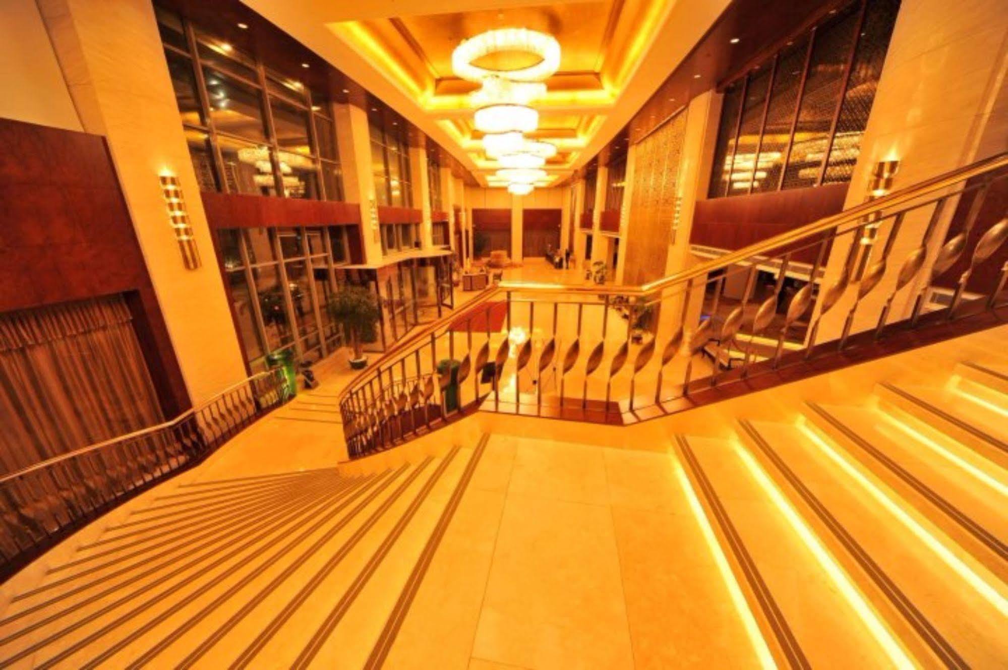 S&N Dalian Hotel Екстер'єр фото